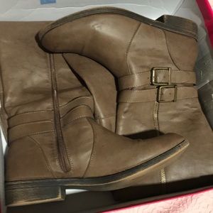 shoe dazzle Tieana Wide boots size 9